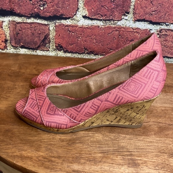 Life Stride Coral Peep Toe Slip On Wedge Fabric Sandals Size 6.5 - Picture 7 of 13